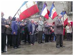 Le 11 novembre (anticip au 10)  Ploemel  la sortie de la messe.